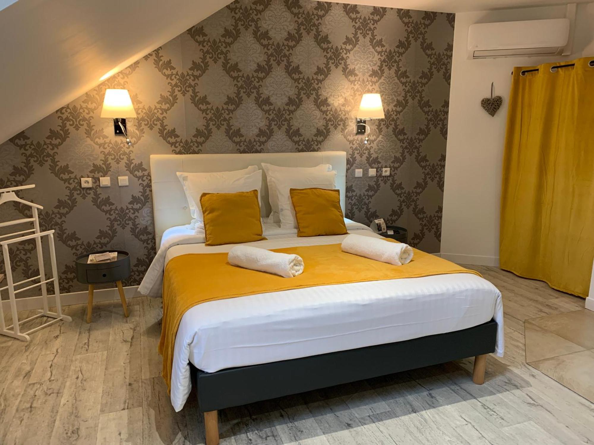 Le Manoir De Pierre Levee, The Originals Collection Hotel Tournon-Saint-Martin Bagian luar foto