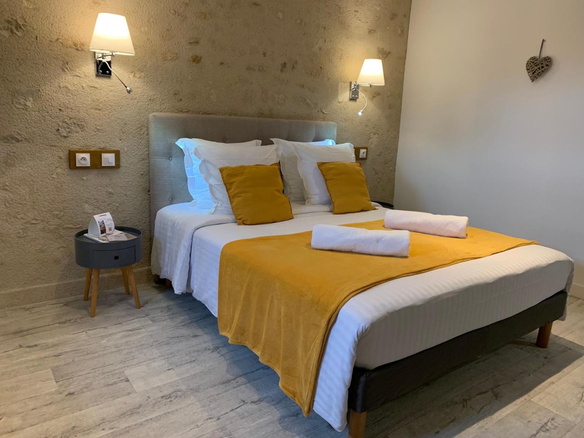 Le Manoir De Pierre Levee, The Originals Collection Hotel Tournon-Saint-Martin Bagian luar foto